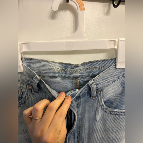 American Eagle High Waisted Straight Leg Jeans - Picture 4 of 10